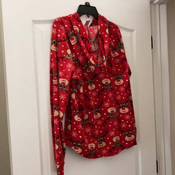 No Boundaries Long Sleeve Pullover Sweater with a Hood. - Picture 2 of 4